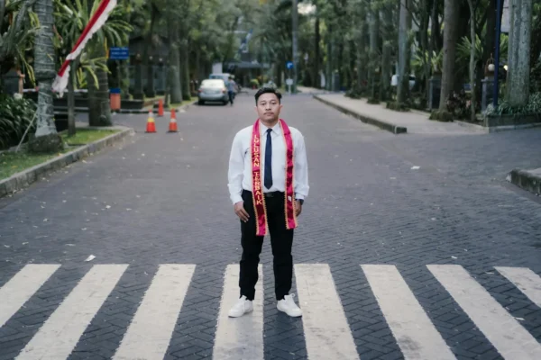 Realita Mahasiswa Perantauan: Rindu Rumah vs. Tuntutan Mandiri